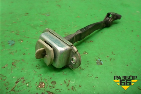 Ограничитель двери передней левой для Nissan Tiida (C11X) с 2004-2013г (Тиида)