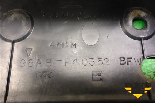 Обшивка багажника на заднюю панель (98ABF40352BFW) для Ford Focus 1 с 1998-2004г (Фокус)