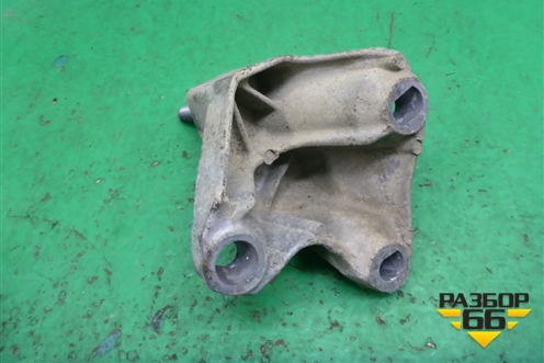 Кронштейн КПП левый (98AB7M125BF) для Ford Focus 1 с 1998-2004г (Фокус)