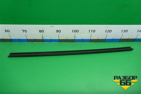 Накладка стекла переднего левого (5JA837479B) для Skoda Rapid с 2013г (Рапид)