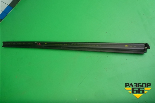 Накладка стекла заднего правого (5JA839479B) для Skoda Rapid с 2013г (Рапид)