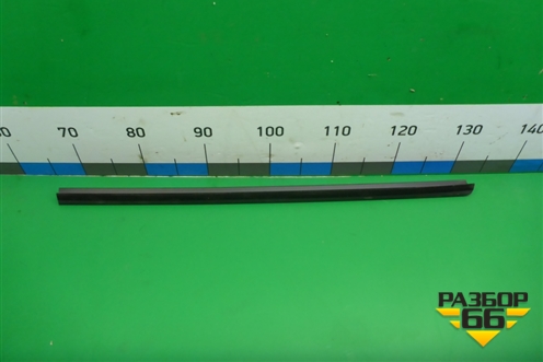 Накладка стекла заднего правого (5JA839479B) для Skoda Rapid с 2013г (Рапид)