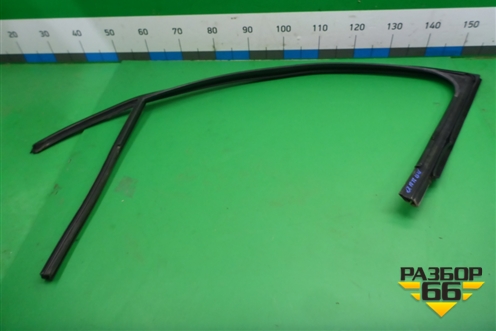 Уплотнитель стекла двери передней правой (5JA837432E) для Skoda Rapid с 2013г (Рапид)