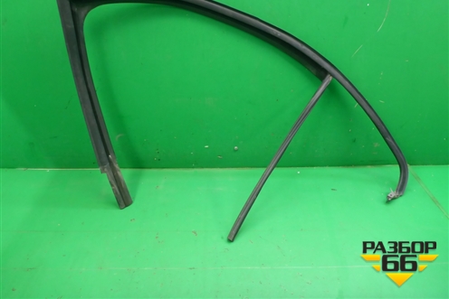 Уплотнитель стекла двери задней левой (5JA839431F) для Skoda Rapid с 2013г (Рапид)