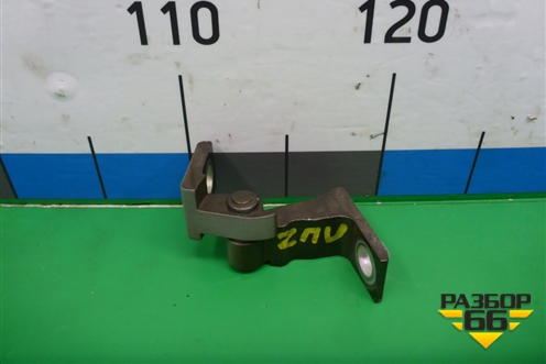 Петля двери задней правой верхняя (8K0831402P) для Skoda Rapid с 2013г (Рапид)