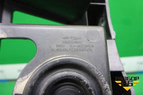 Кронштейн заднего бампера левый (под фонарём) (5JH807393A) для Skoda Rapid с 2013г (Рапид)