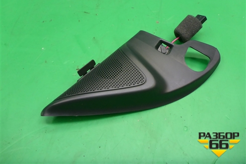 Накладка двери передней правой уголок (5JA837974) для Skoda Rapid с 2013г (Рапид)