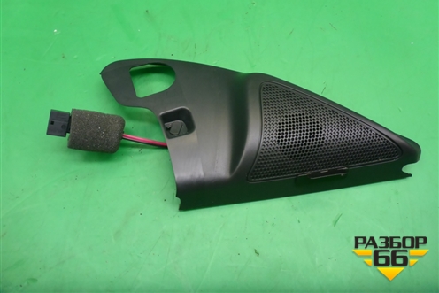 Накладка двери передней правой уголок (5JA837974) для Skoda Rapid с 2013г (Рапид)