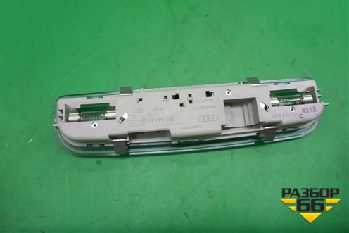 Плафон салонный центральный (8P0947111) для Skoda Rapid с 2013г (Рапид)