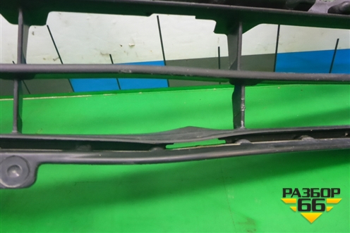 Решетка в передний бампер правая (после 2015г) (5311260210) для Toyota Land Cruiser (200) с 2008г (Ленд Крузер)