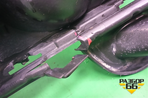 Решетка в передний бампер правая (после 2015г) (5311260210) для Toyota Land Cruiser (200) с 2008г (Ленд Крузер)