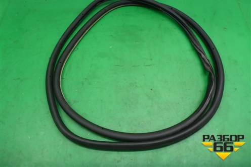 Уплотнитель двери задней правой для Volkswagen Touareg c 2002-2010г (Туарег)