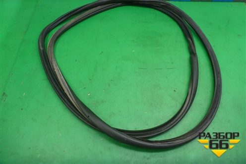 Уплотнитель двери передней левой для Volkswagen Touareg c 2002-2010г (Туарег)