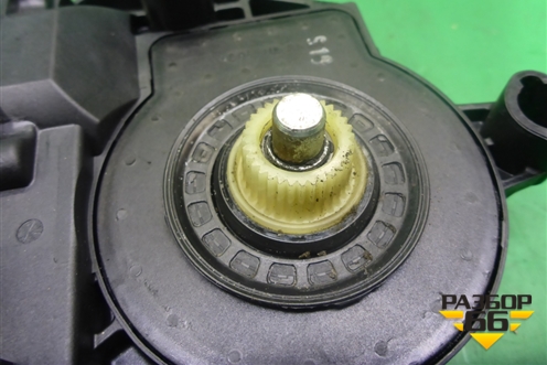 Моторчик стеклоподъёмника передний левый для Volkswagen Touareg c 2002-2010г (Туарег)