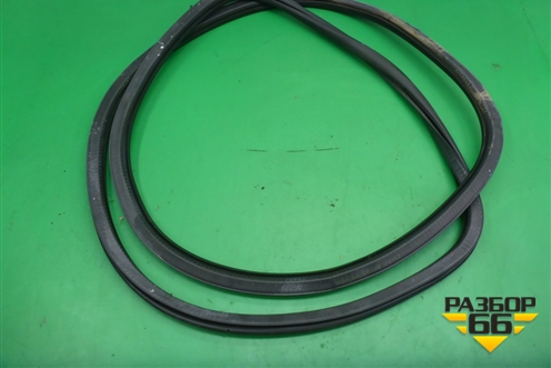 Уплотнитель двери задней правой для Volkswagen Touareg c 2002-2010г (Туарег)