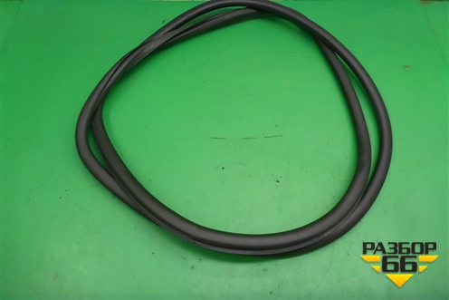 Уплотнитель двери задней правой для Volkswagen Touareg c 2002-2010г (Туарег)