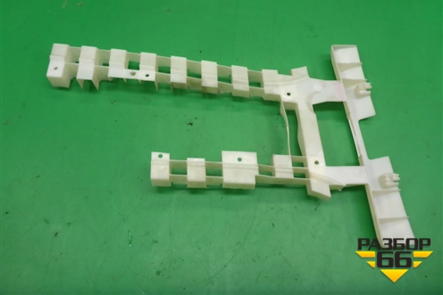 Кронштейн (обшивки стойки центральной левой) (7L0880671D) для Volkswagen Touareg c 2002-2010г (Туарег)