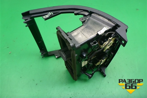 Дефлектор воздушный центральный для Volkswagen Touareg c 2002-2010г (Туарег)