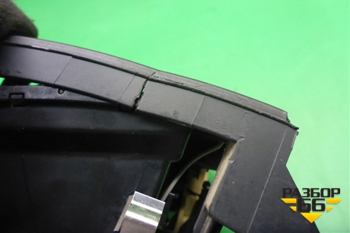 Дефлектор воздушный центральный для Volkswagen Touareg c 2002-2010г (Туарег)