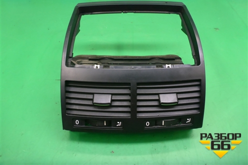 Дефлектор воздушный центральный для Volkswagen Touareg c 2002-2010г (Туарег)