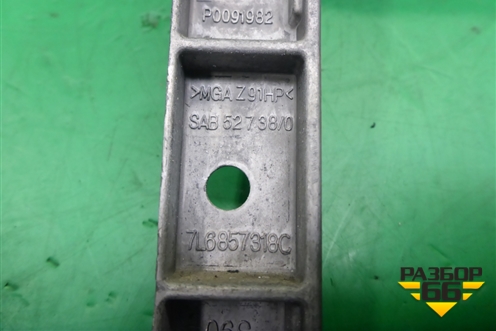 Рамка магнитолы (7L6857318C) для Volkswagen Touareg c 2002-2010г (Туарег)