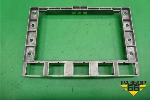 Рамка магнитолы (7L6857318C) для Volkswagen Touareg c 2002-2010г (Туарег)