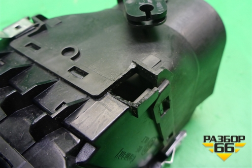 Дефлектор воздушный левый (7L6819703L) для Volkswagen Touareg c 2002-2010г (Туарег)