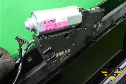 Люк электрический (7L6877041H) для Volkswagen Touareg c 2002-2010г (Туарег)