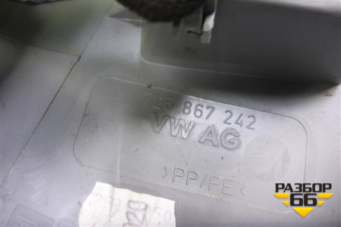 Обшивка стойки задняя верхняя правая (передняя часть) (7L6867242) для Volkswagen Touareg c 2002-2010г (Туарег)