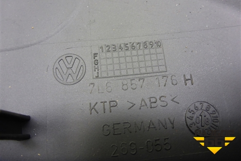 Накладка на торпедо (боковая правая) (7L6857176H) для Volkswagen Touareg c 2002-2010г (Туарег)