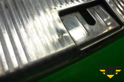 Обшивка багажника на заднюю панель для Volkswagen Touareg c 2002-2010г (Туарег)