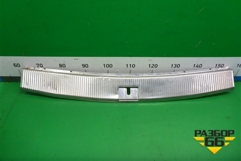 Обшивка багажника на заднюю панель для Volkswagen Touareg c 2002-2010г (Туарег)