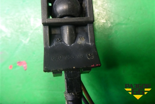 Форсунка омывателя лобового стекла (с обогревом) (6E095598) для Volkswagen Touareg c 2002-2010г (Туарег)