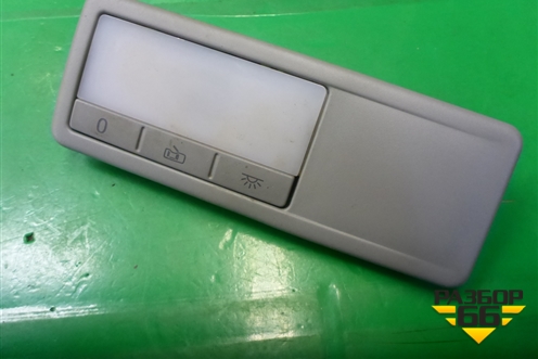 Плафон салонный (левый) для Volkswagen Touareg c 2002-2010г (Туарег)