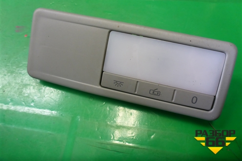 Плафон салонный (правый) для Volkswagen Touareg c 2002-2010г (Туарег)