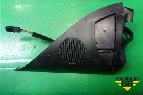 Накладка двери передней левой уголок (7L6837993) для Volkswagen Touareg c 2002-2010г (Туарег)