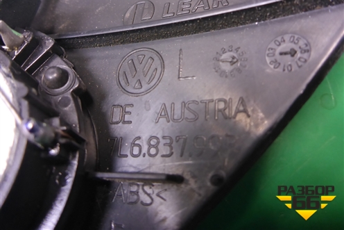 Накладка двери передней левой уголок (7L6837993) для Volkswagen Touareg c 2002-2010г (Туарег)