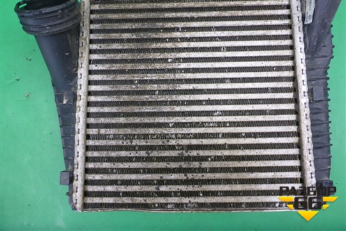 Интеркулер (7L6145804A) для Volkswagen Touareg c 2002-2010г (Туарег)