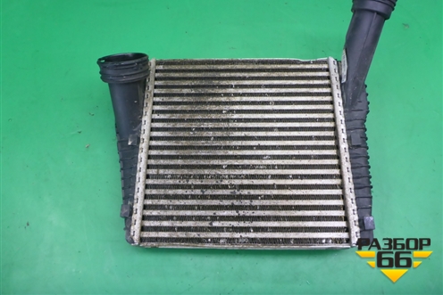 Интеркулер (7L6145804A) для Volkswagen Touareg c 2002-2010г (Туарег)