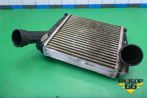 Интеркулер (7L6145804A) для Volkswagen Touareg c 2002-2010г (Туарег)