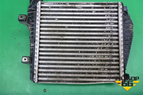 Интеркулер (7L6145804A) для Volkswagen Touareg c 2002-2010г (Туарег)