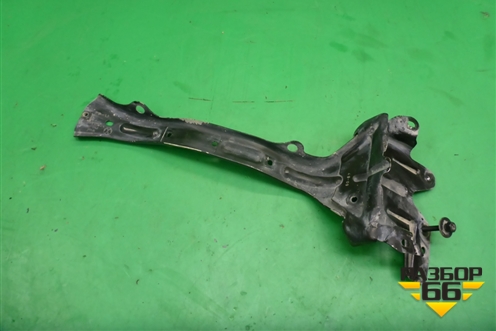 Кронштейн передней панели центральный (7L0805799D) для Volkswagen Touareg c 2002-2010г (Туарег)