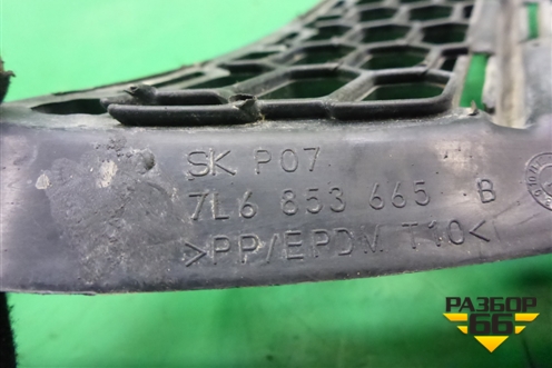 Решетка в передний бампер левая (7L6853665B) для Volkswagen Touareg c 2002-2010г (Туарег)