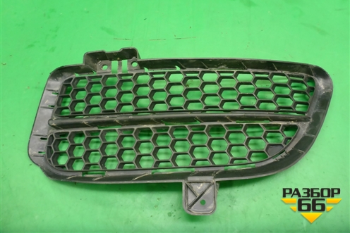 Решетка в передний бампер левая (7L6853665B) для Volkswagen Touareg c 2002-2010г (Туарег)