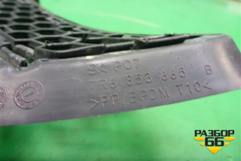 Решетка в передний бампер правая (7L6853665B) для Volkswagen Touareg c 2002-2010г (Туарег)