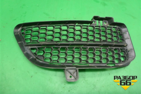 Решетка в передний бампер правая (7L6853665B) для Volkswagen Touareg c 2002-2010г (Туарег)