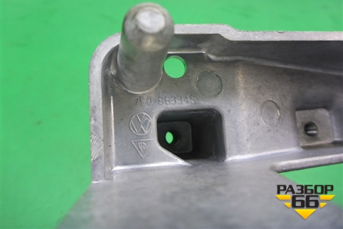 Кронштейн (подлокотника) (7L0863345) для Volkswagen Touareg c 2002-2010г (Туарег)