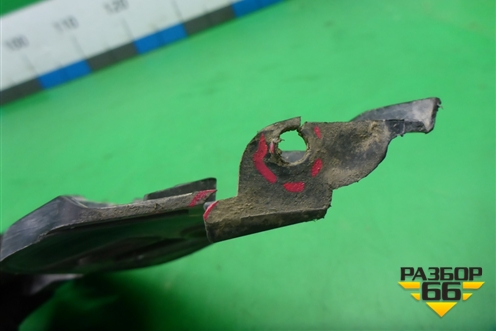 Кронштейн заднего бампера правый (7L6807394B) для Volkswagen Touareg c 2002-2010г (Туарег)