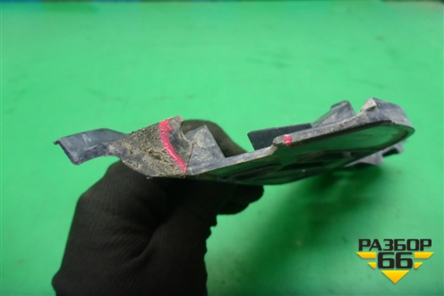 Кронштейн заднего бампера левый (7L6807393B) для Volkswagen Touareg c 2002-2010г (Туарег)