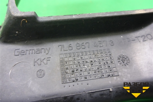 Накладка декоративная (на петлю двери багажника левая) (7L6867437G) для Volkswagen Touareg c 2002-2010г (Туарег)